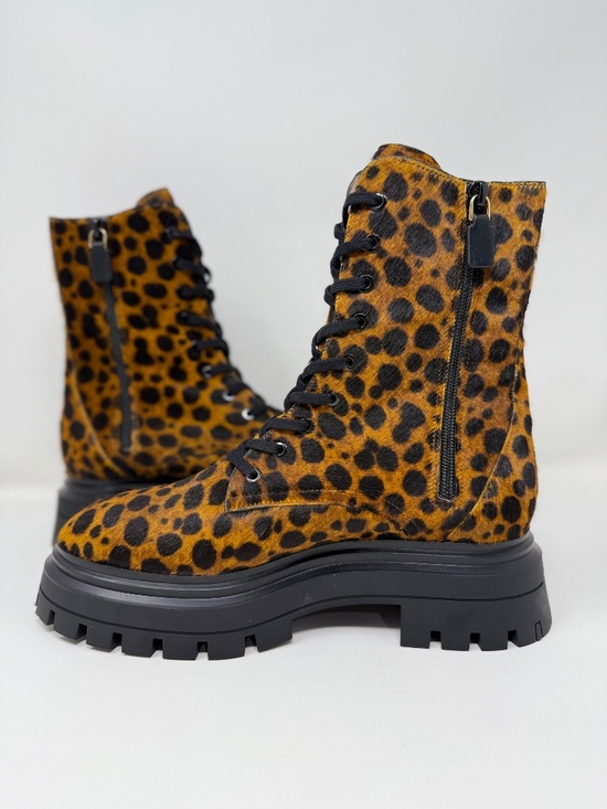 New Stuart Weitzman Bedford Sleek Genuine Calf Hair Combat Boot Sz 8 - Picture 9 of 12